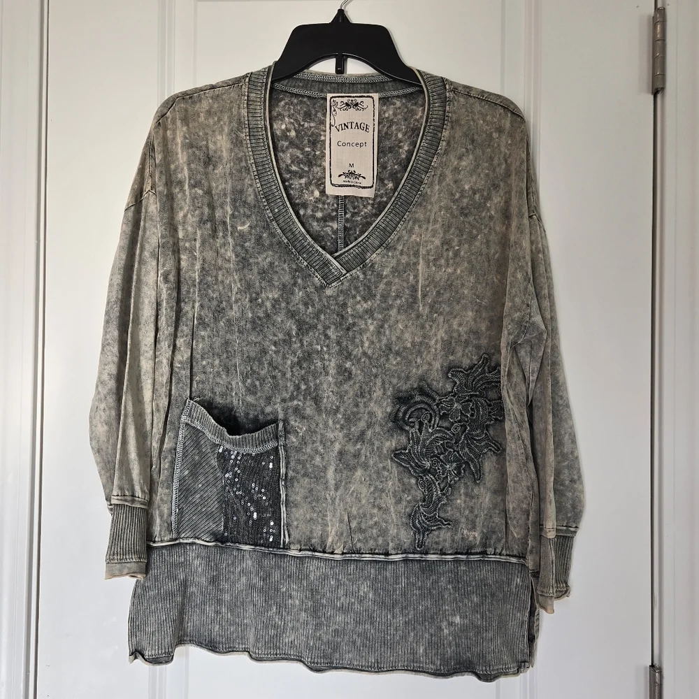 Vintage Concept Gray V-Neck Sweater Size Medium - Picture 2 of 8
